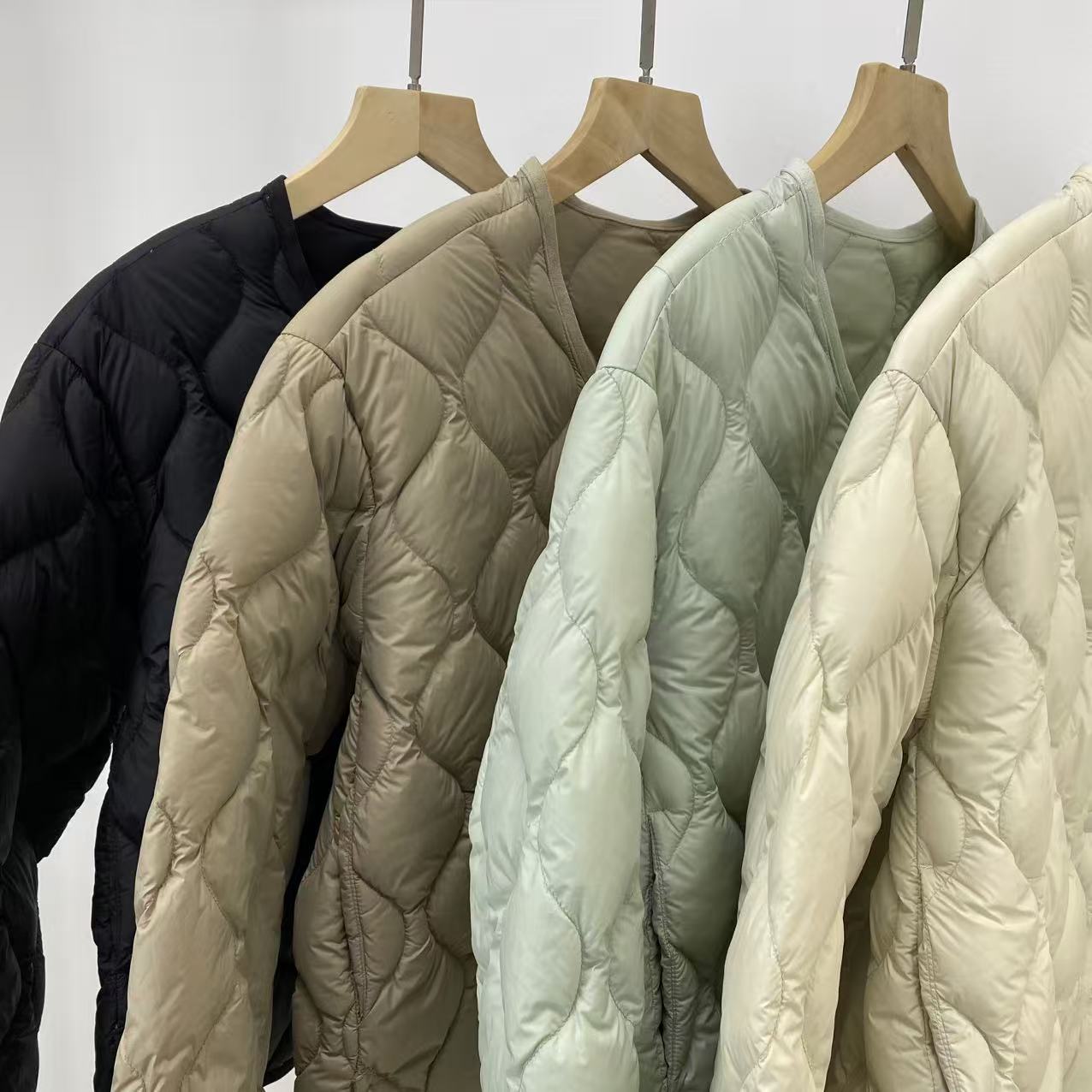 安心绒三星鸭绒V领超轻便简约显瘦百搭可内穿女士外套羽绒服