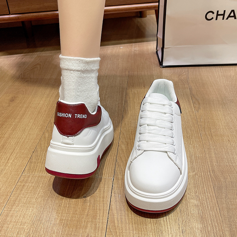 厚底小白鞋女2025新款爆款春秋百搭高级感休闲运动板鞋增高配裙子