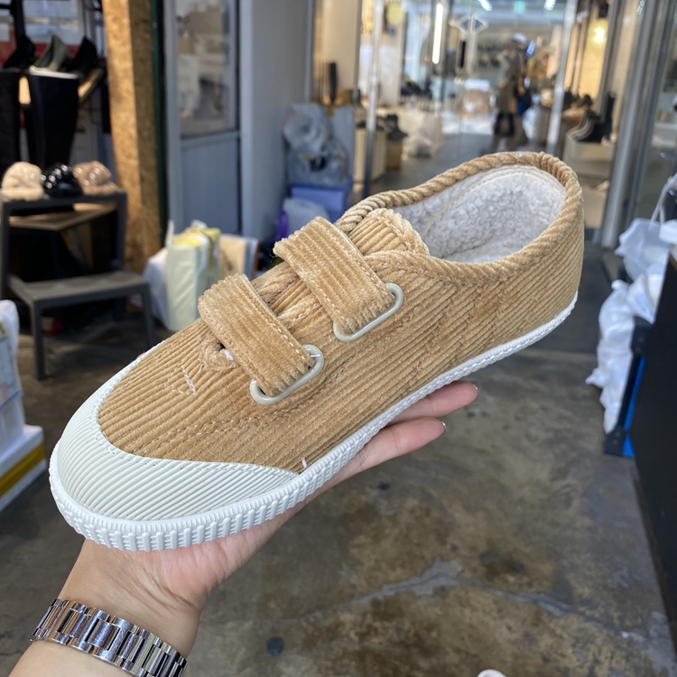 东大门魔术贴加绒保暖休闲风女鞋