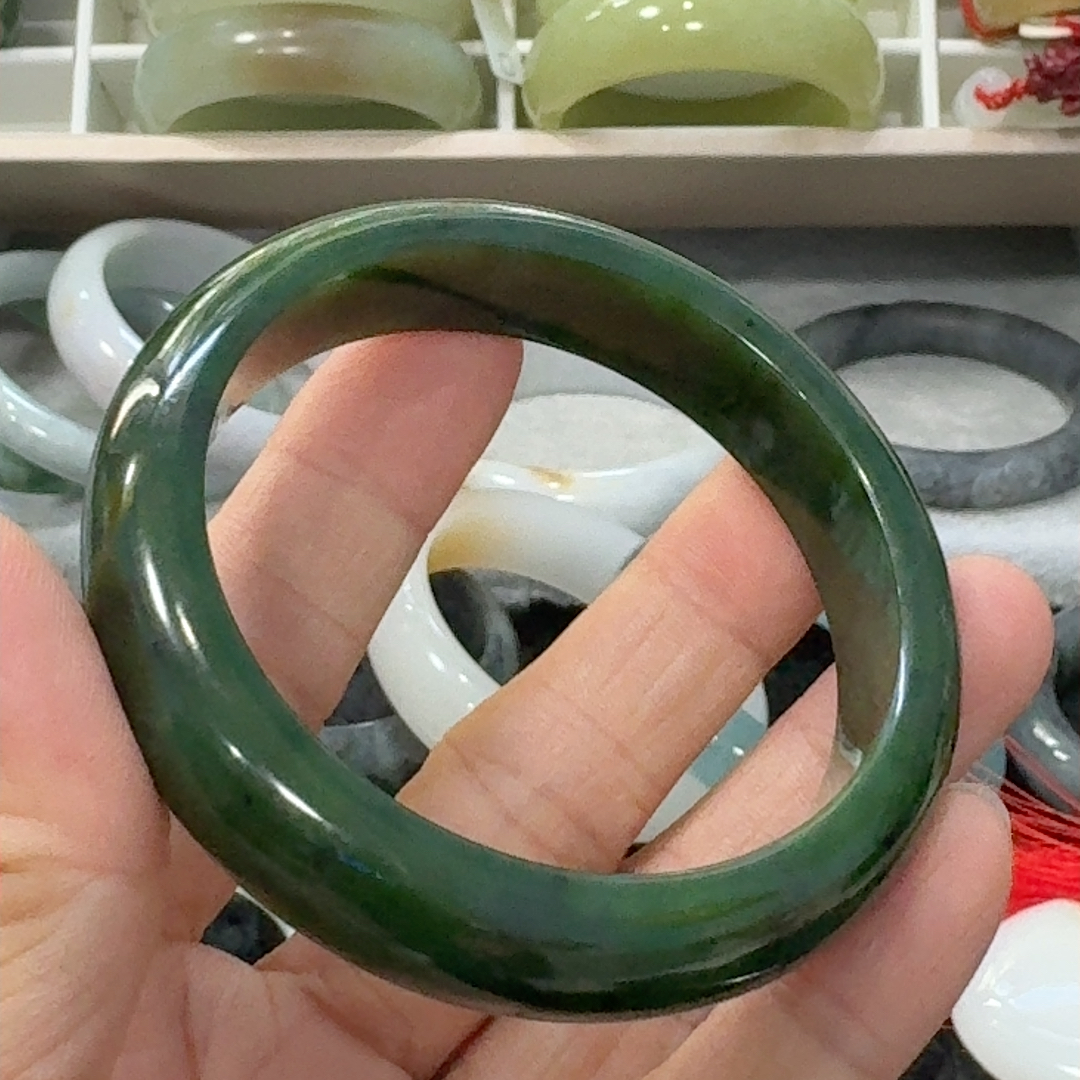 和田玉碧玉手镯56.3（略瑕）