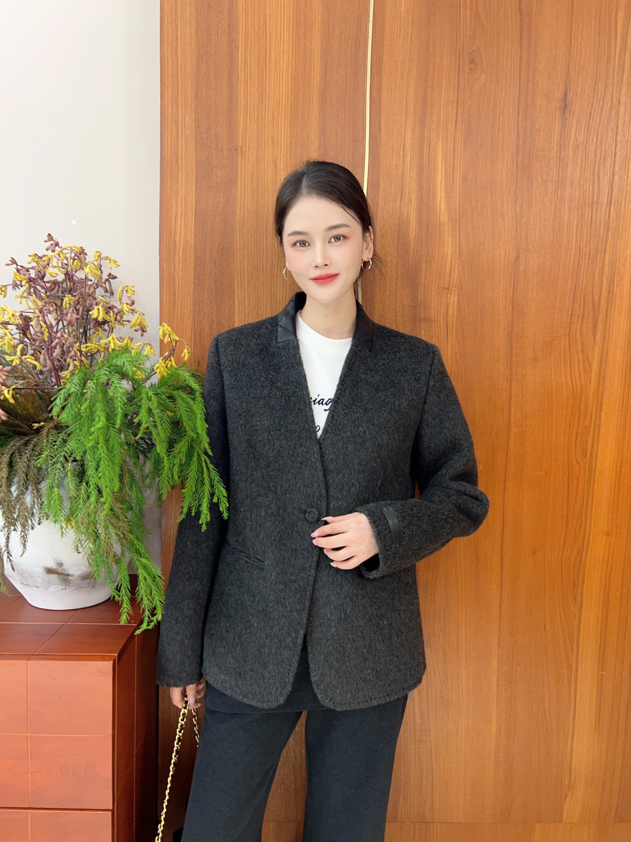 MissYu2025秋冬新款韩版显瘦长袖短外套女设计感小众羊毛羊绒修身