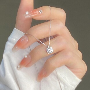 爆款方糖项链女轻奢小众法式锆石白月光高级感锁骨链送女友