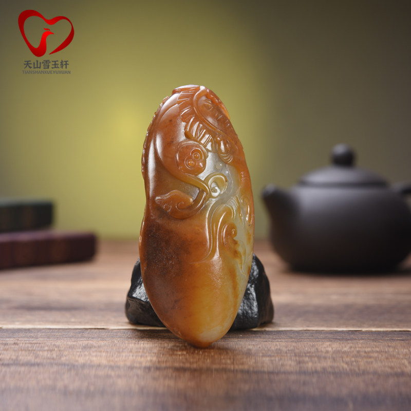 雪月轩天然玉石挂件新疆和田玉籽料黄沁独籽封侯拜相玩料吊坠收藏