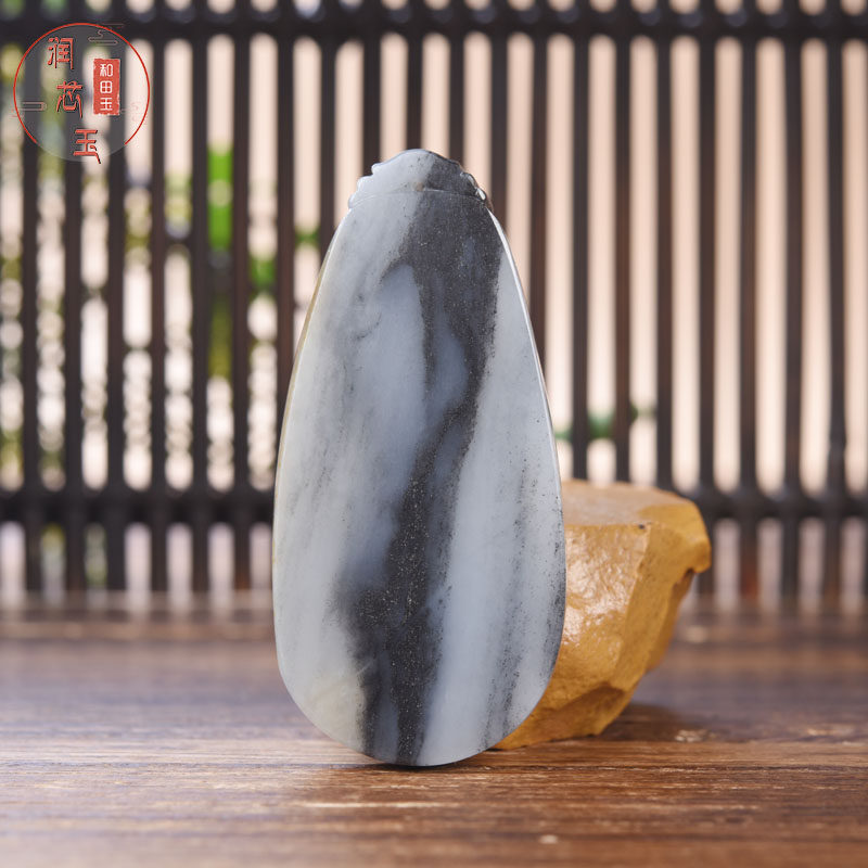 雪玉轩天然玉石挂件新疆和田玉籽料墨玉青花一线天平安无事牌吊坠