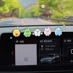 抖音爆款绿毛怪车载汽车电动车小摆件中控台后视镜倒车镜装饰用品