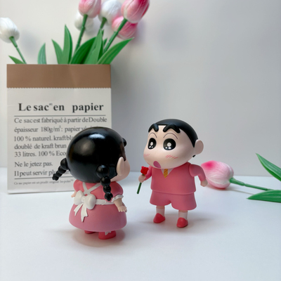 蜡笔小新cos女仆可爱情侣潮玩盲盒手办桌面摆件车载中控台装饰女