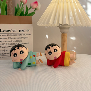 蜡笔小新侧躺手办盲盒装饰桌面摆件汽车车载中控台玩偶特斯拉好物