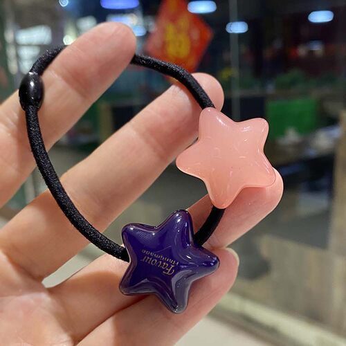 扎头发绳小女孩橡皮筋星星小学生