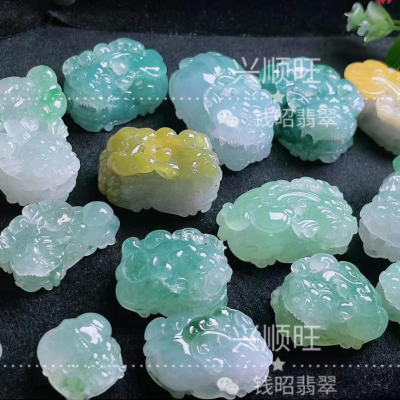 冰种阳绿天然翡翠辣绿飘花男女款