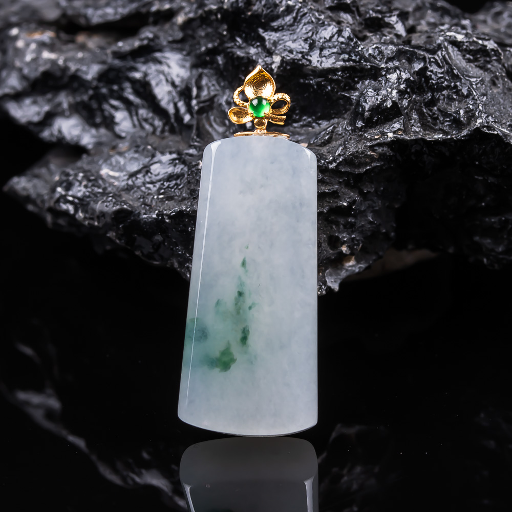 缅甸翡翠吊坠冰润飘绿无事牌挂件18k金镶嵌天然A货
