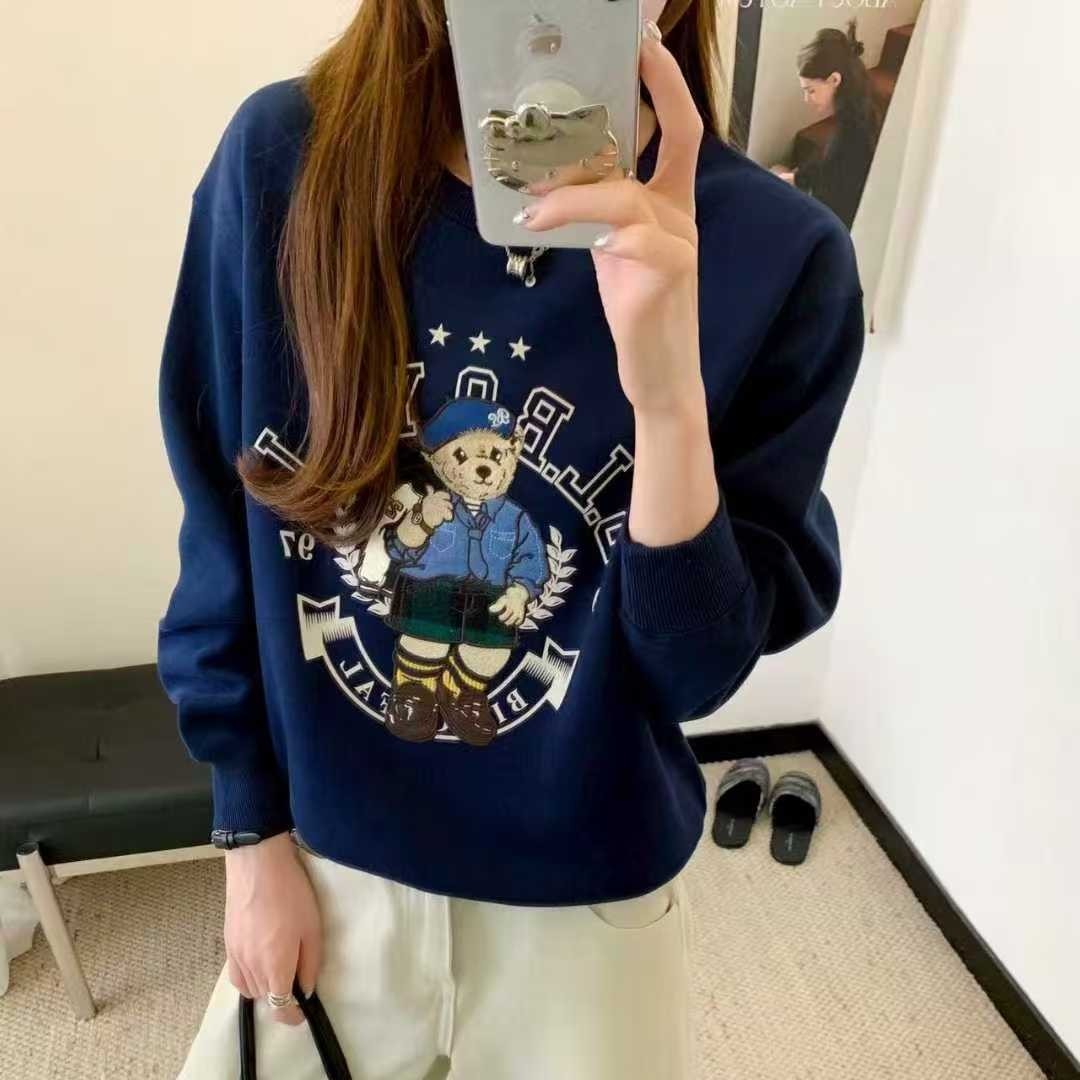 秋季新款韩版卡通拎衣服小熊刺绣宽松圆领套头卫衣学院风显瘦女