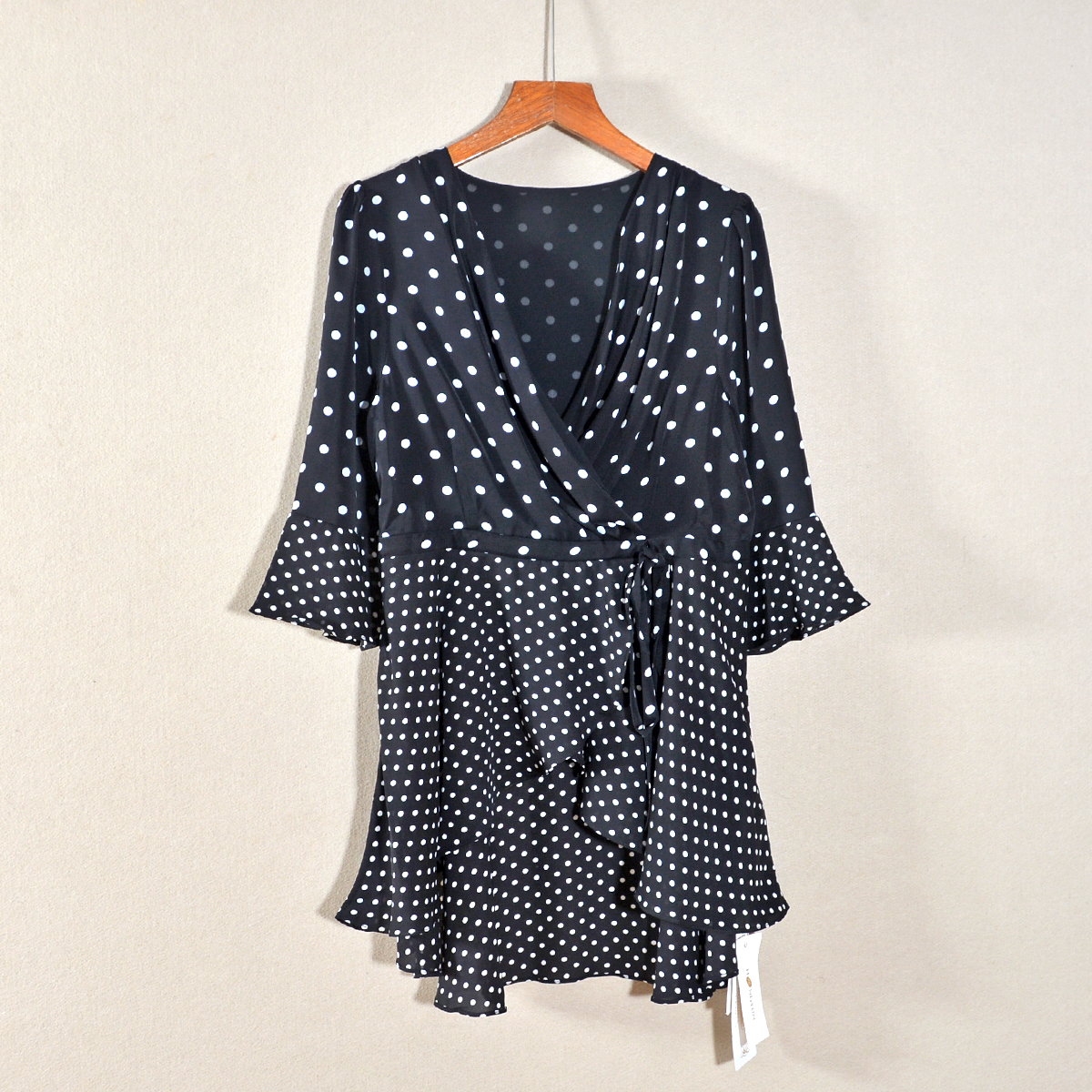 2025年秋季新款女装V领波点印花七分袖休闲风T恤衫上衣服时尚潮流