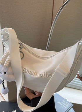 百搭休闲字母饺子包女式2026新款小众流行时尚简约尼龙单肩斜挎包