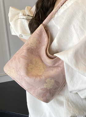 高级感国风腋下包女2026新款时尚小众新中式百搭单肩包洋气水桶包