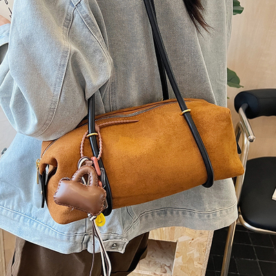 秋季流行百搭复古腋下包