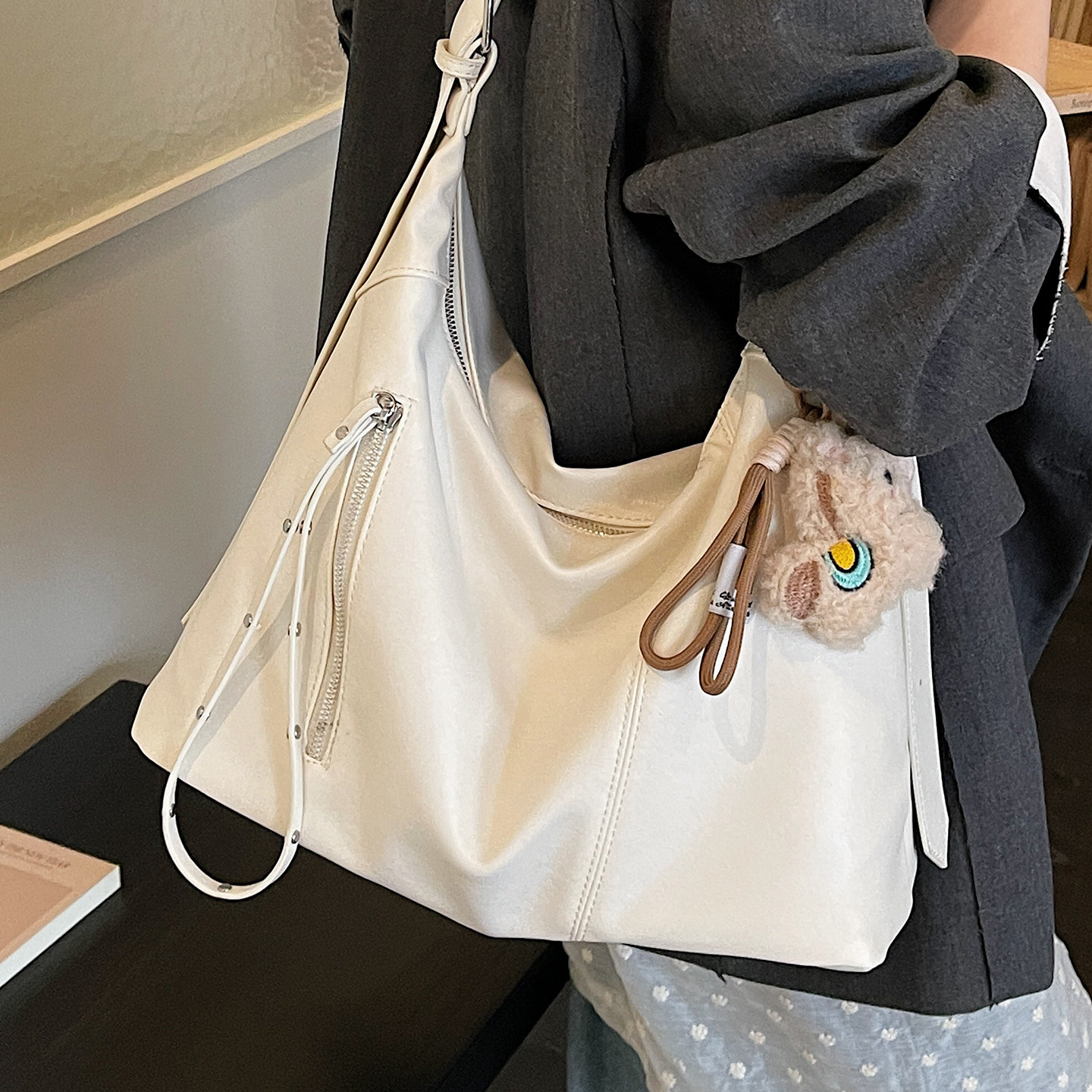 小众高级感百搭单肩包女式2026新款春季时尚大容量学生通勤斜挎包