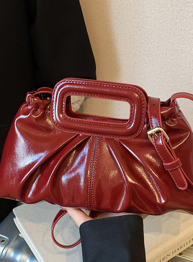 小众高级感红色手拎包女2026新款冬季流行复古质感通勤单肩斜挎包