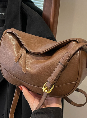 今年流行休闲时尚饺子包女包2025新款春夏百搭复古质感单肩斜挎包