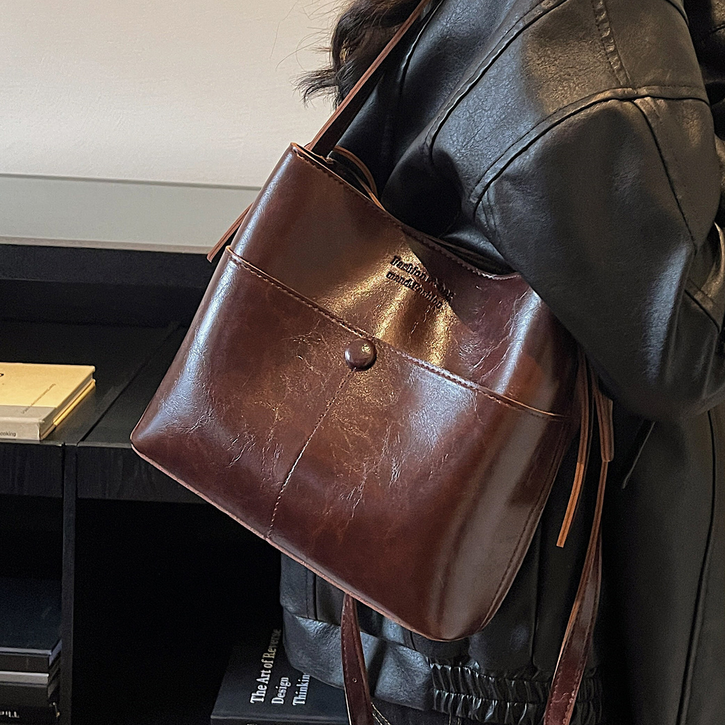 百搭高级感复古水桶包女2026新款冬季流行时尚质感通勤单肩斜挎包,箱包皮具/热销女包/男包,通用款女包,淘宝优惠券,粉丝福利购,淘宝优惠卷