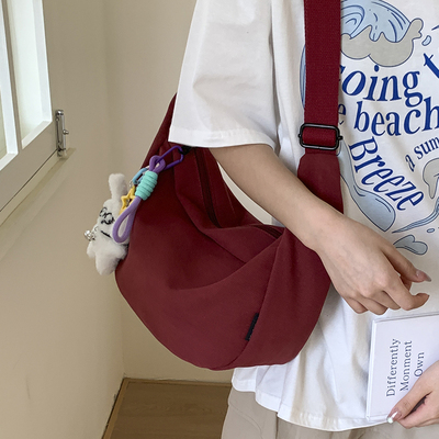 今年超火休闲饺子包女