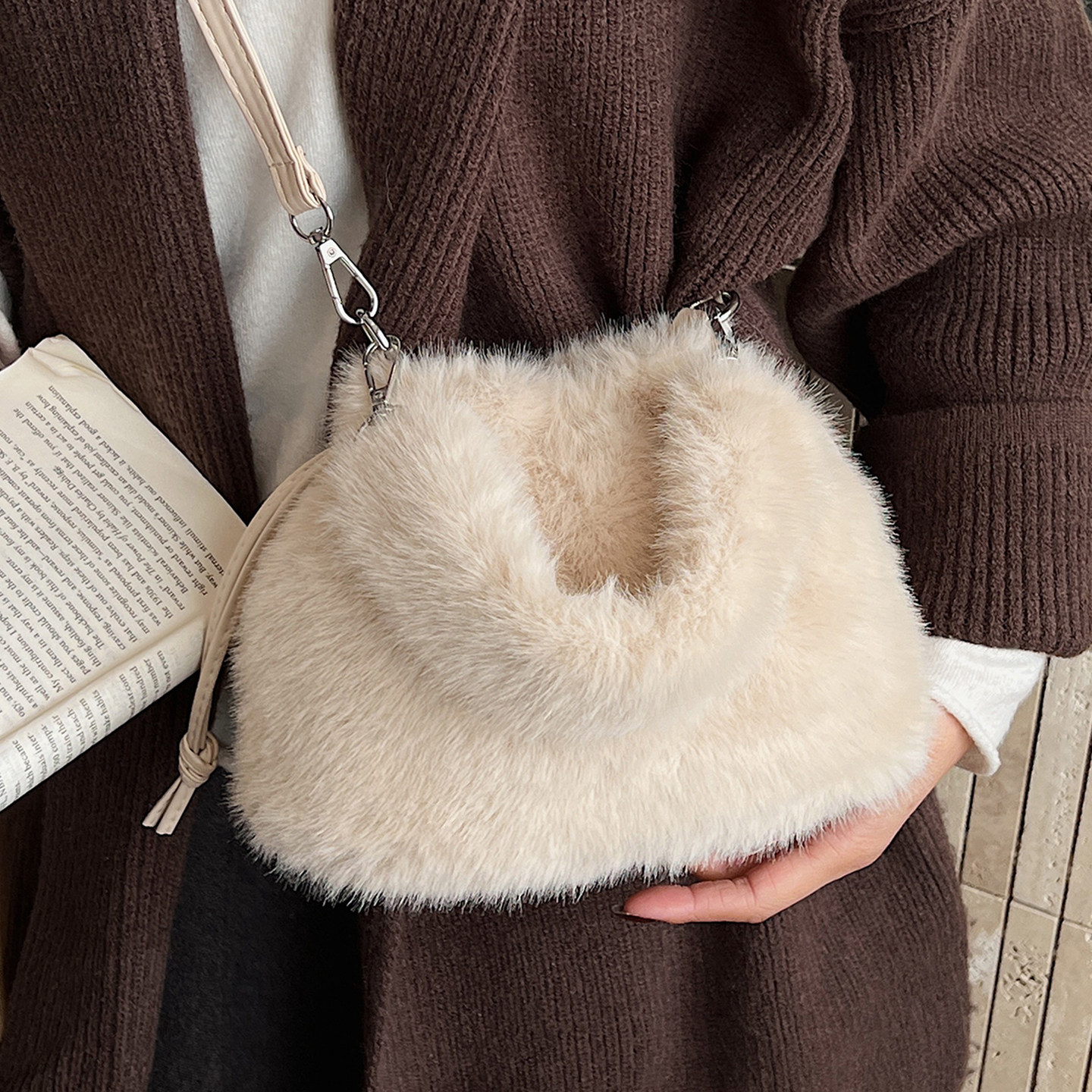 今年流行小众毛绒手拎包2026新款冬季百搭时尚洋气毛毛单肩斜挎包,箱包皮具/热销女包/男包,通用款女包,淘宝优惠券,粉丝福利购,淘宝优惠卷