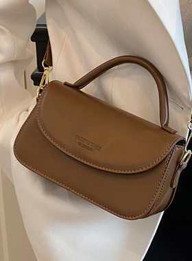 秋季流行高级感手拎小方包女2026新款复古百搭纯色质感单肩斜挎包