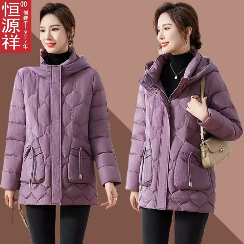 新款妈妈冬装羽绒服中年女士外套洋气上衣服中老年女装防寒服时尚