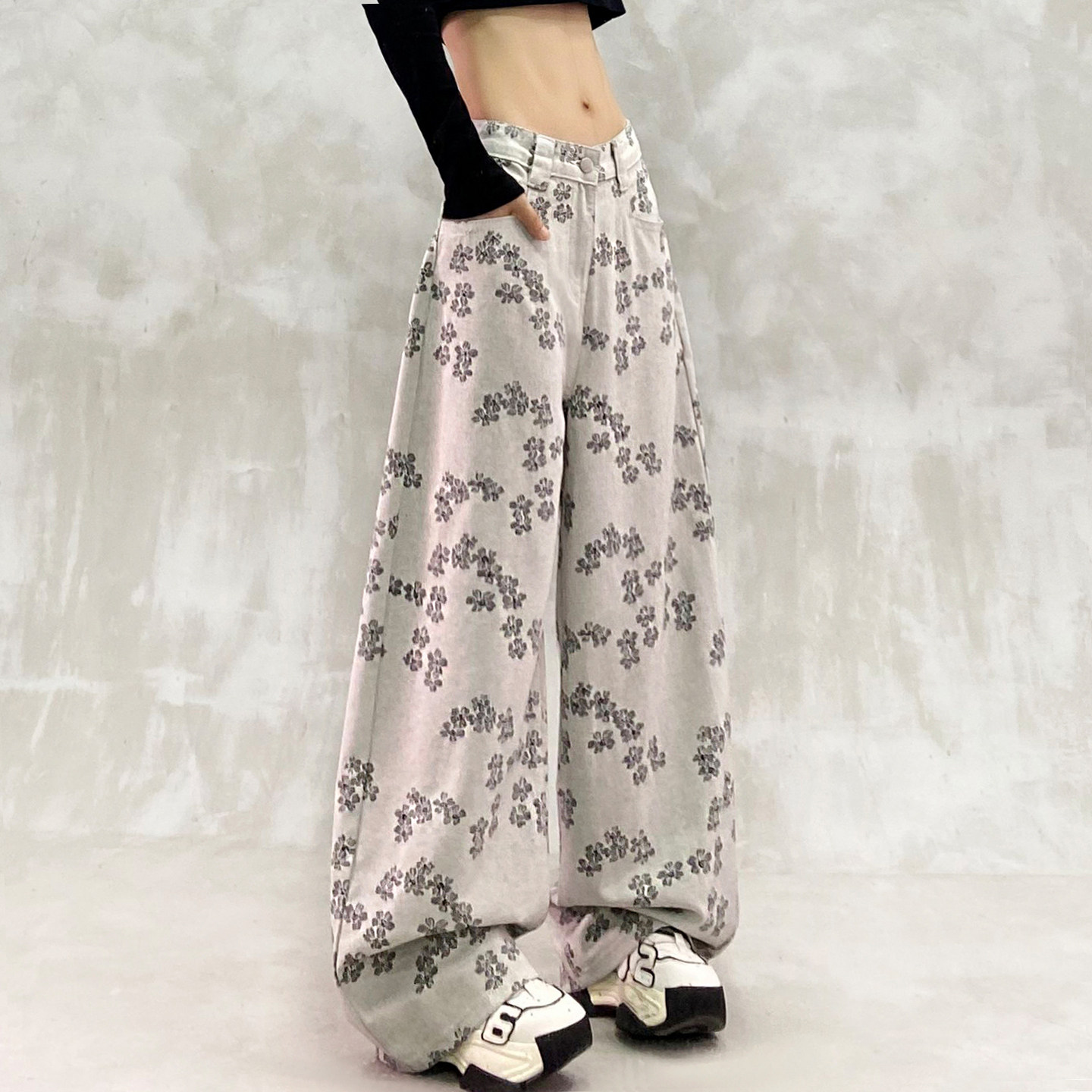 印花设计垂感水洗牛仔弯刀裤女春新款高腰宽松显瘦百搭直筒香蕉裤,女装/女士精品,牛仔裤,淘宝优惠券,粉丝福利购,淘宝优惠卷