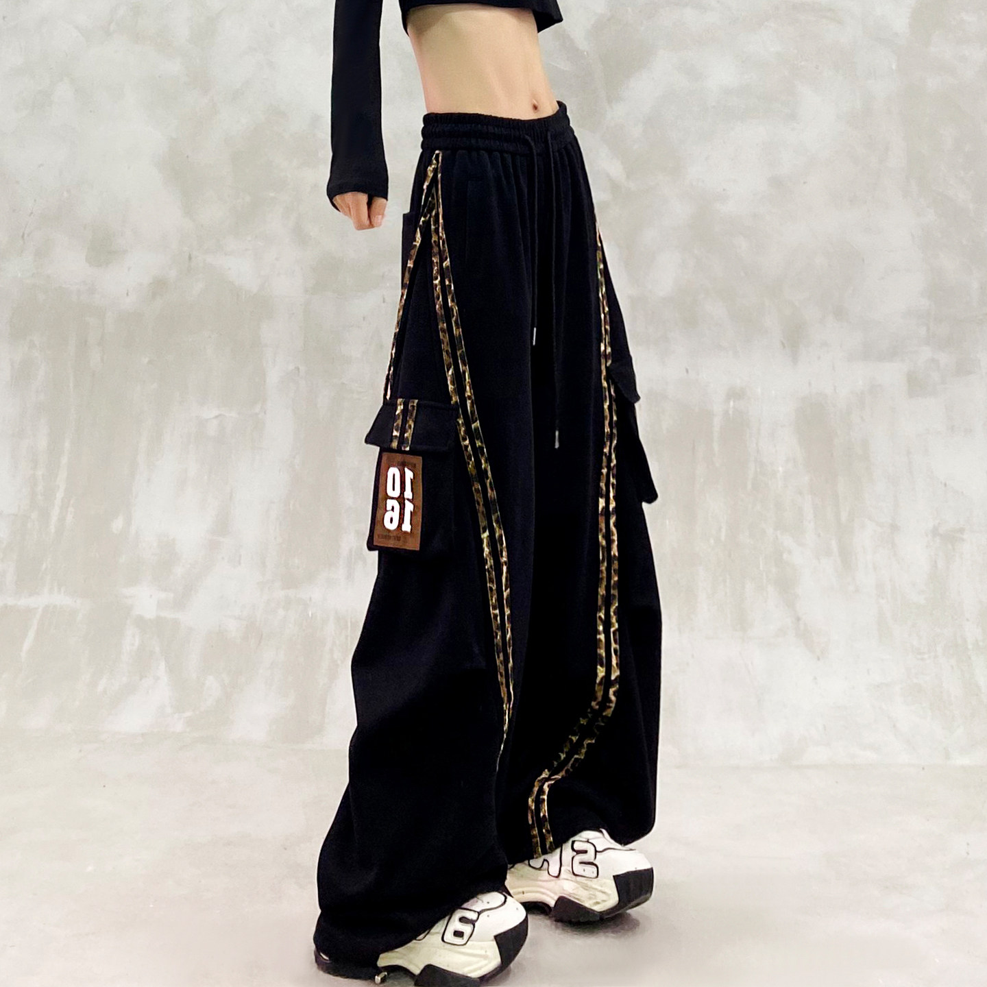 个性拼接设计工装休闲弯刀裤女春新款高腰宽松显瘦百搭直筒香蕉裤