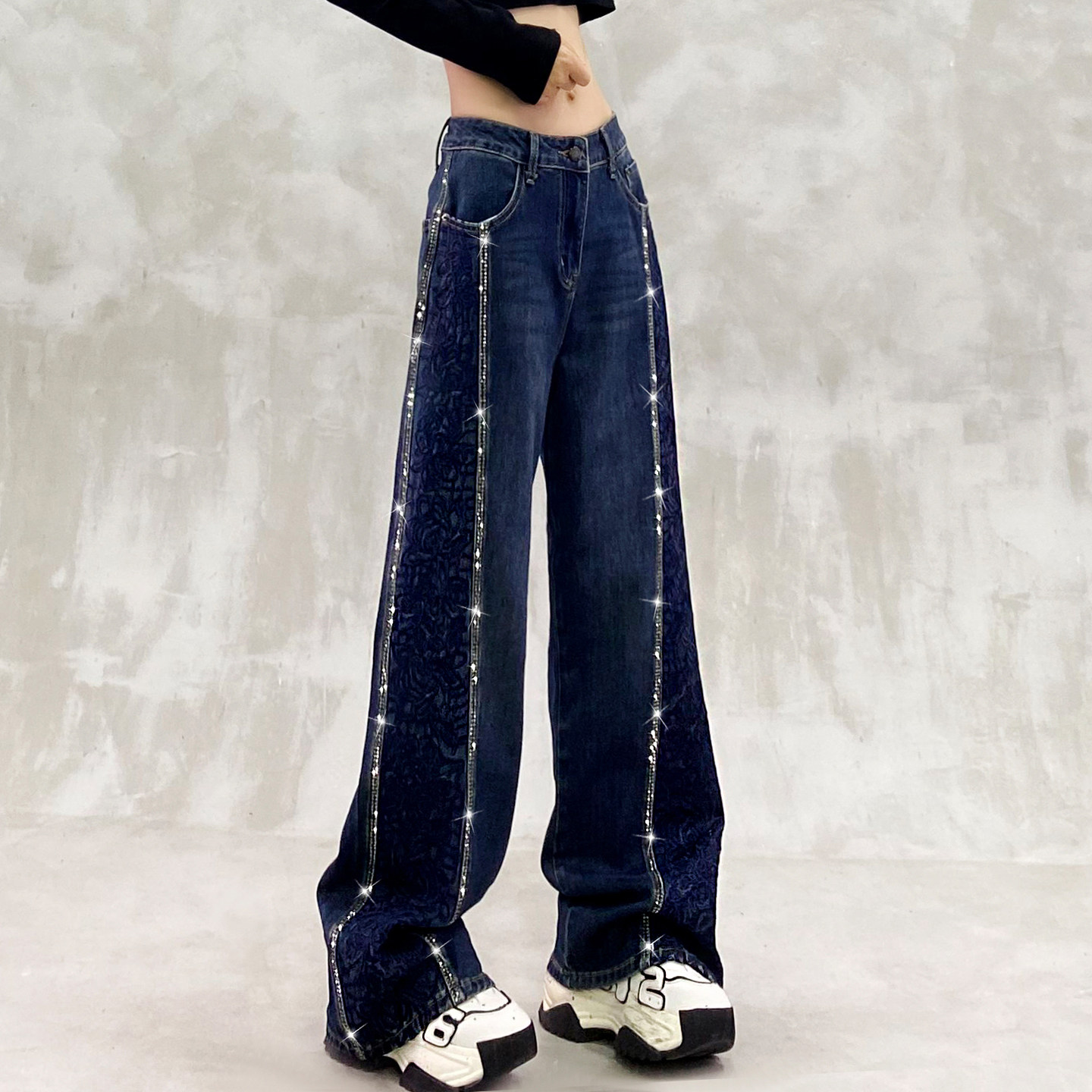 侧边刺绣烫钻设计休闲牛仔裤女秋新款高腰宽松显瘦百搭直筒阔腿裤,女装/女士精品,牛仔裤,淘宝优惠券,粉丝福利购,淘宝优惠卷
