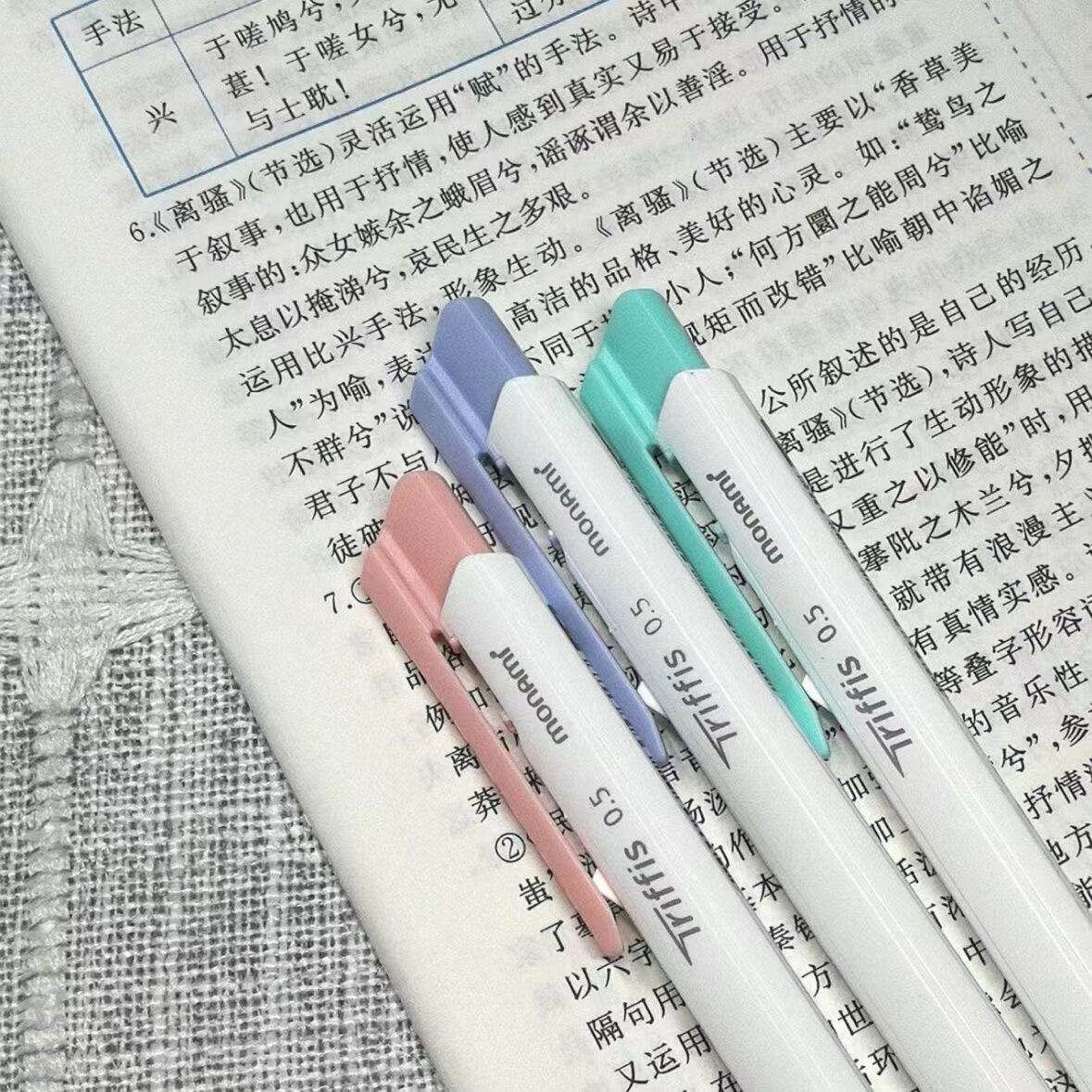 慕那美韩国monami进口0.7mm三角形柔和笔杆按动设计圆珠笔学习阅