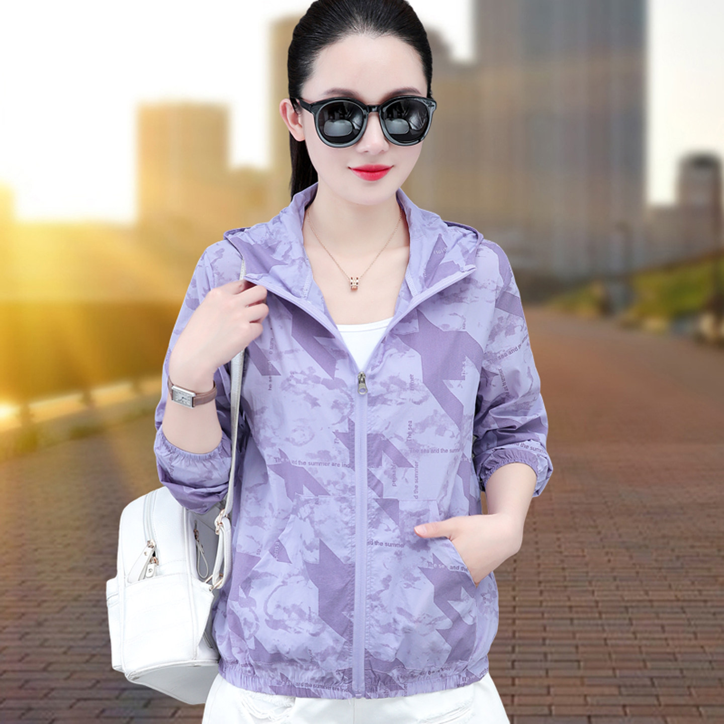 洋气妈妈夏装薄款外套2026新款宽松花夹克中年女装防晒服透气上衣