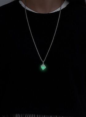 会发光的生命树夜光镂空项链男潮土酷女吊坠创意百搭轻奢挂饰钛钢