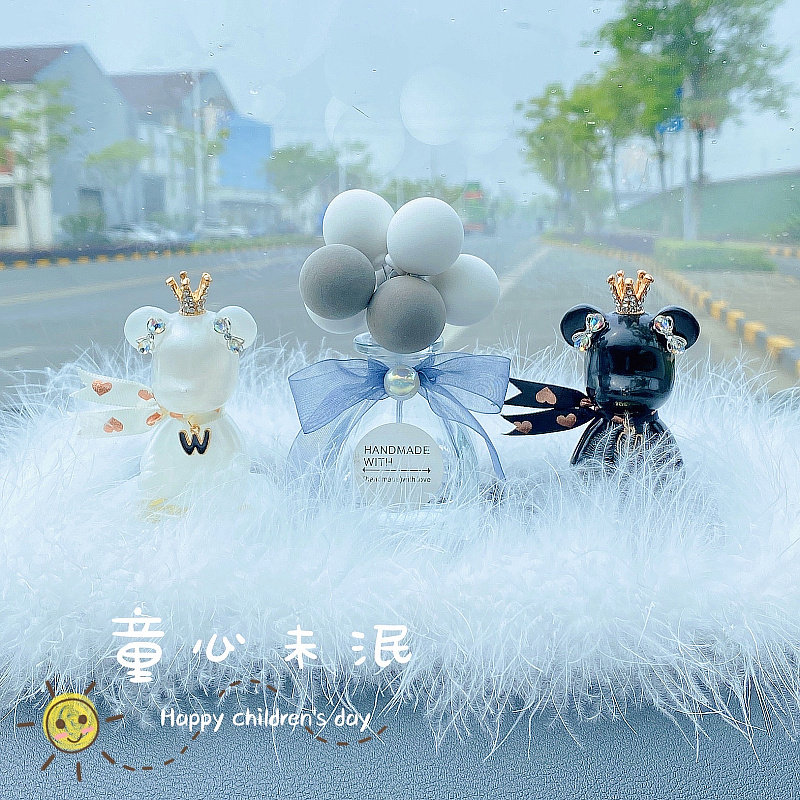 汽车摆件暴力熊水晶滴胶羽毛