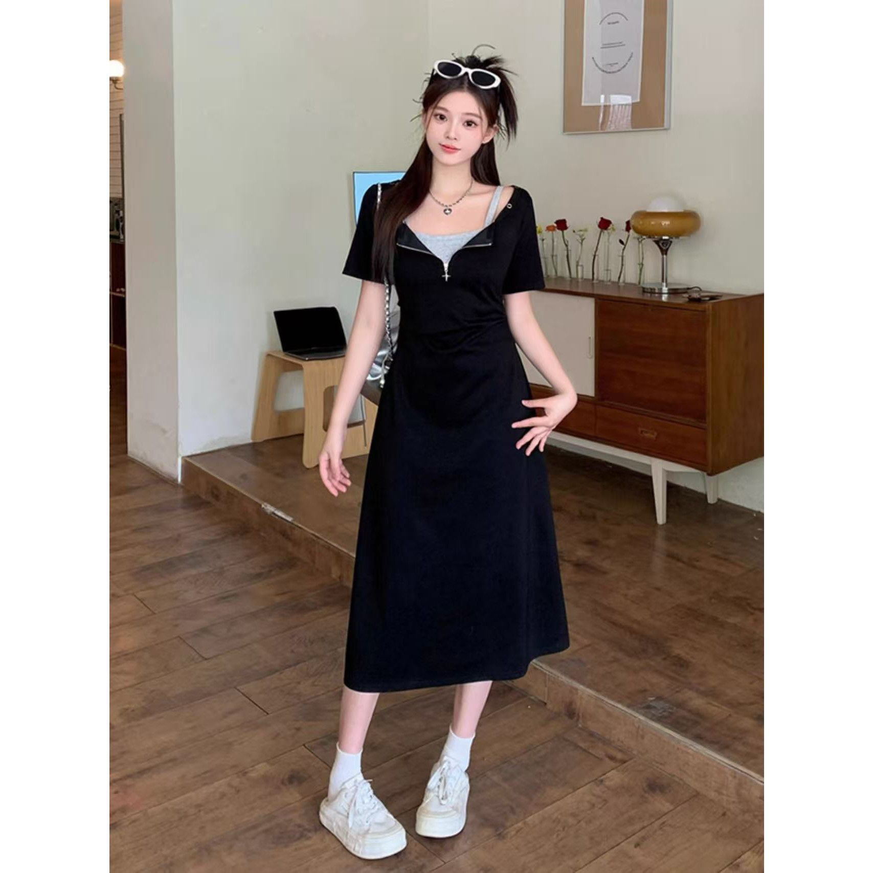 胖MM有长短款短袖设计半开领小黑裙子法式假两件拼色女A字连衣裙图片