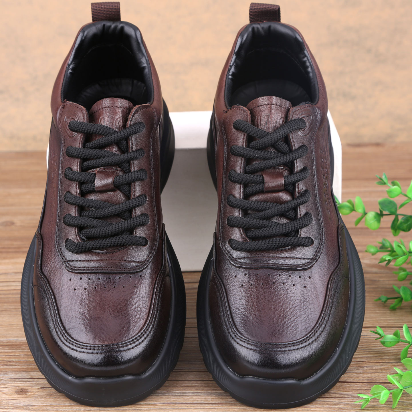 秋季新款男鞋运动休闲皮鞋厚底真皮潮鞋跑步鞋减震超轻底防滑棕色