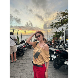 本印花斜肩t恤女春夏烫钻圆领上衣 双版 NanaByNana 布鲁士假日