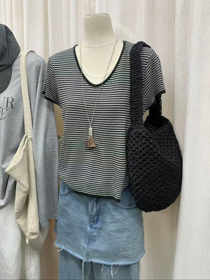 韩系假两件条纹V领针织短袖女