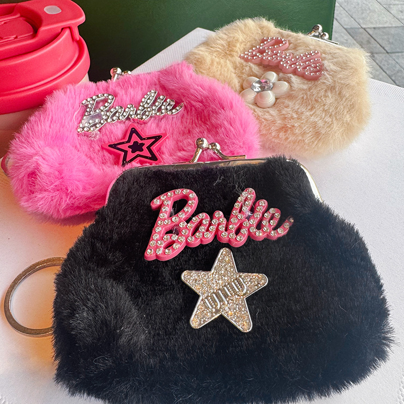 卡通毛绒爱心字母零钱包杂物收纳包耳机包刺绣小包便携硬币包