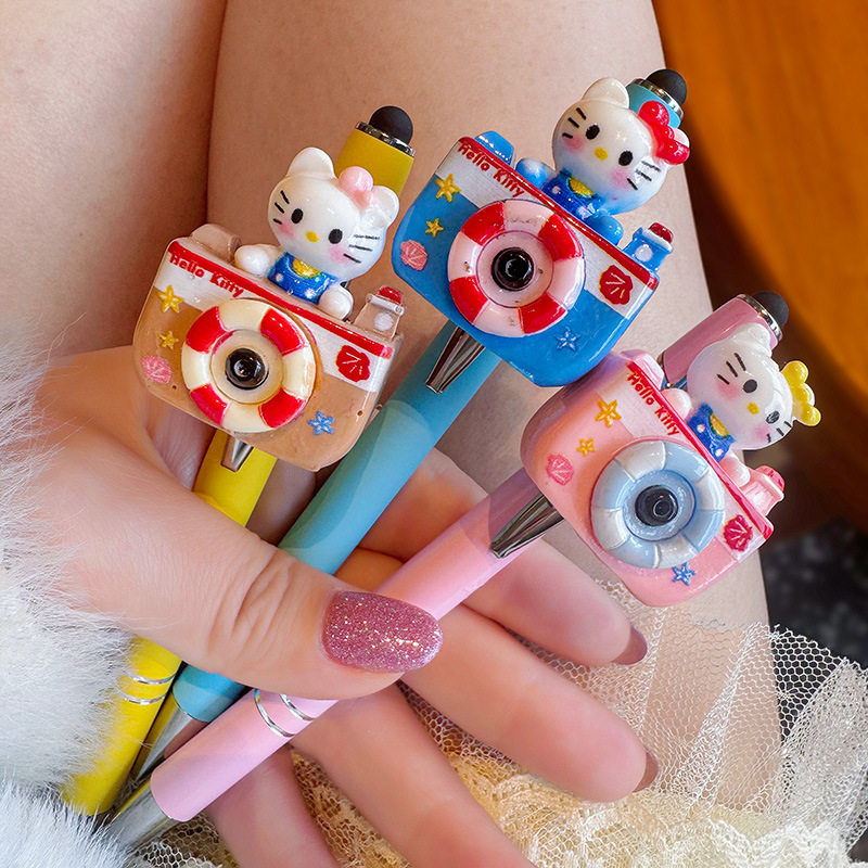 2025新款可爱卡通小猫咪相机小配件学生圆珠笔韩版可爱