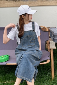 夏季薄款牛仔背带裙套装女2024新款韩版复古宽松小个子开叉吊带裙图片