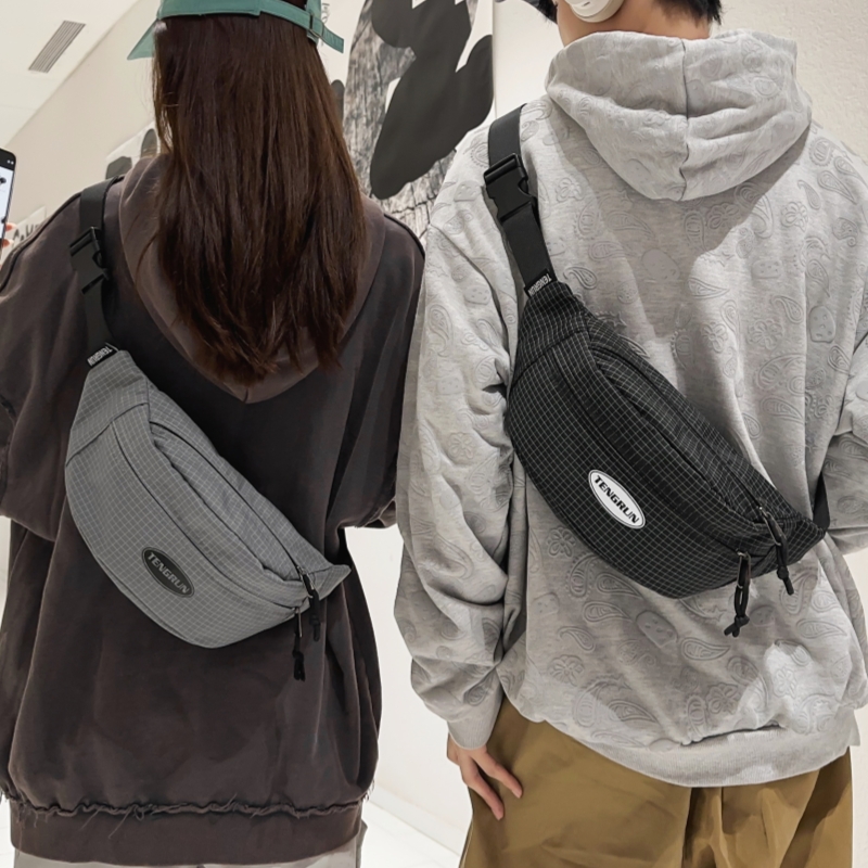 手机腰包潮牌男士胸包日系简约轻便单肩小背包女休闲运动斜挎包男