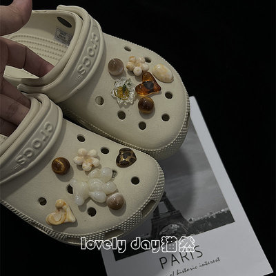 猫然原创甜心琥珀奶油色熊crocs骨白色洞洞鞋配饰黑色鞋花扣气质