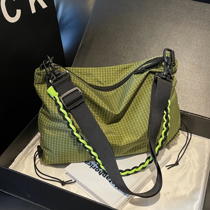 慵懒风格子单肩包女2025新款简约布袋托特包大容量轻便休闲斜挎包