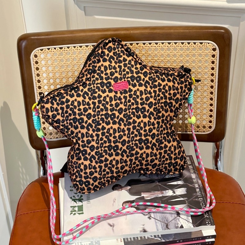 个性星星双肩包2025新款韩版时尚豹纹单肩包女士大容量休闲斜挎包