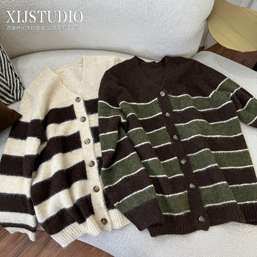 汐家女装 秋冬软糯女撞色条纹毛针织衫大码长袖宽松V领毛衣