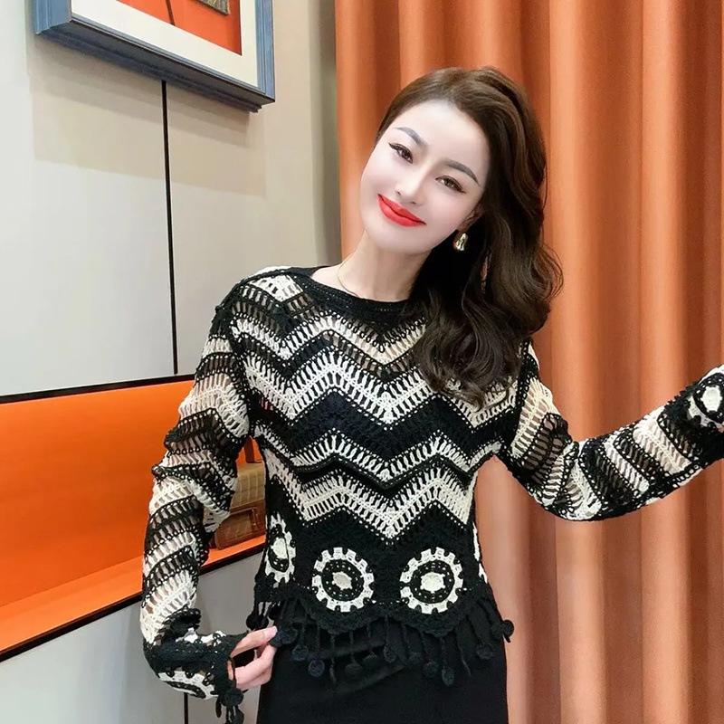 显瘦秋季新款设计感撞色钩花缕空针织衫时尚宽松罩衫套头上衣女装