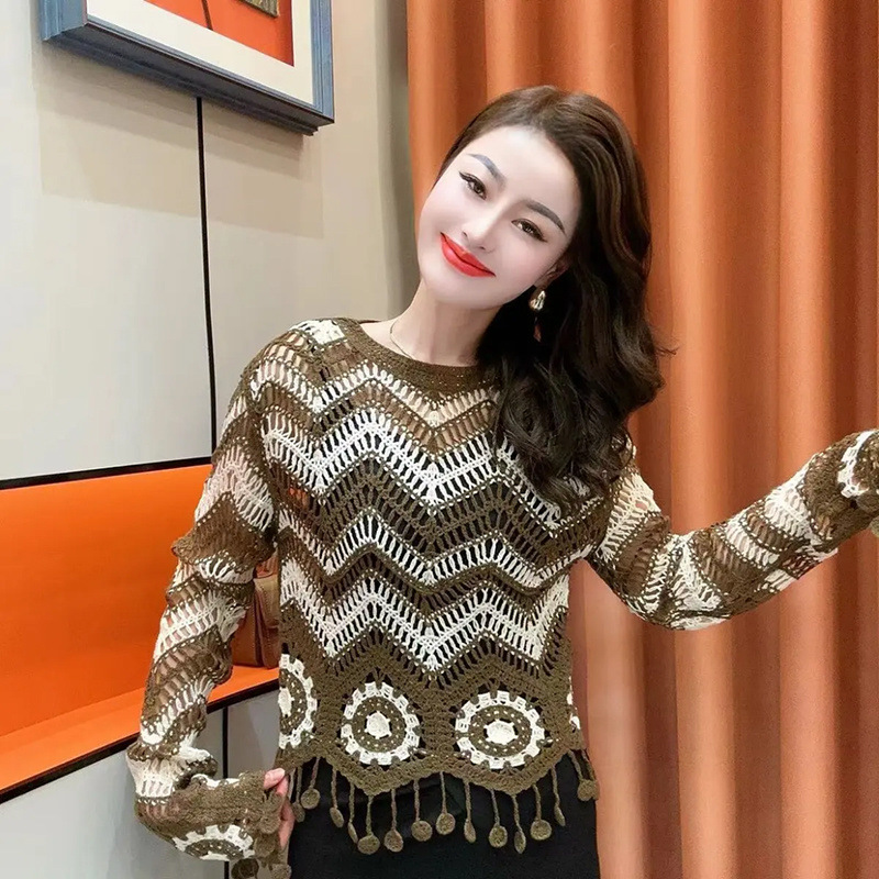 显瘦秋季新款设计感撞色钩花缕空针织衫时尚宽松罩衫套头上衣女装