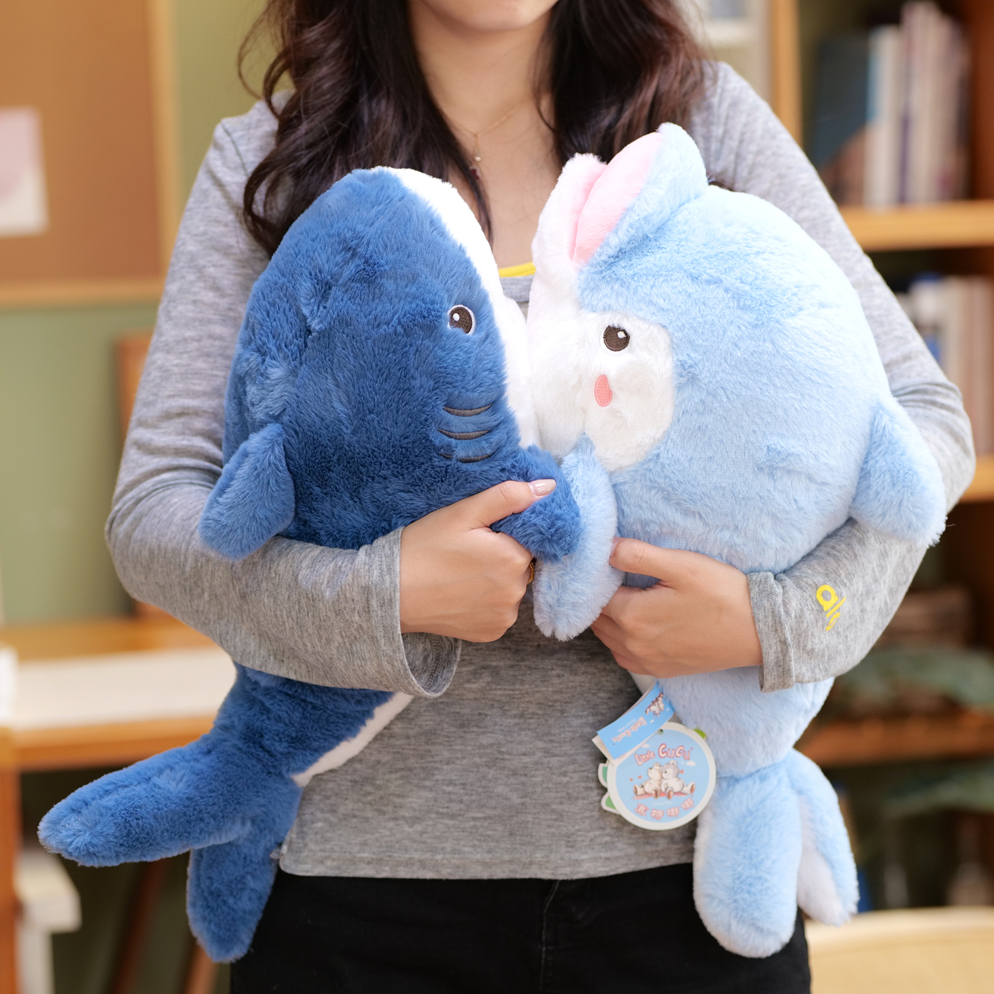 海洋馆同款送女生孩子抱枕