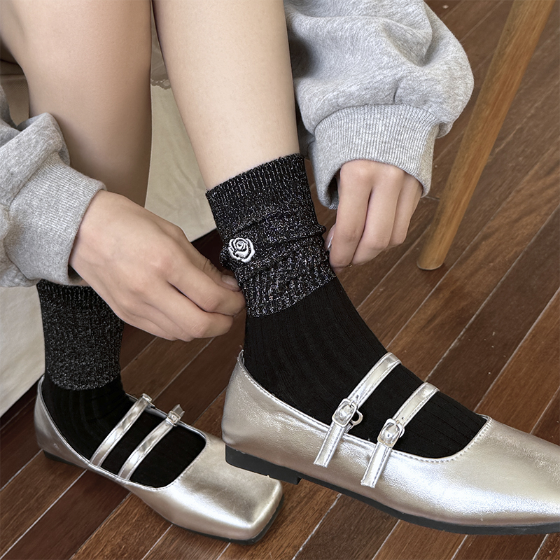 堆堆袜子女秋冬个性亮丝拼接棉袜网红山茶花刺绣时尚金银丝中筒袜